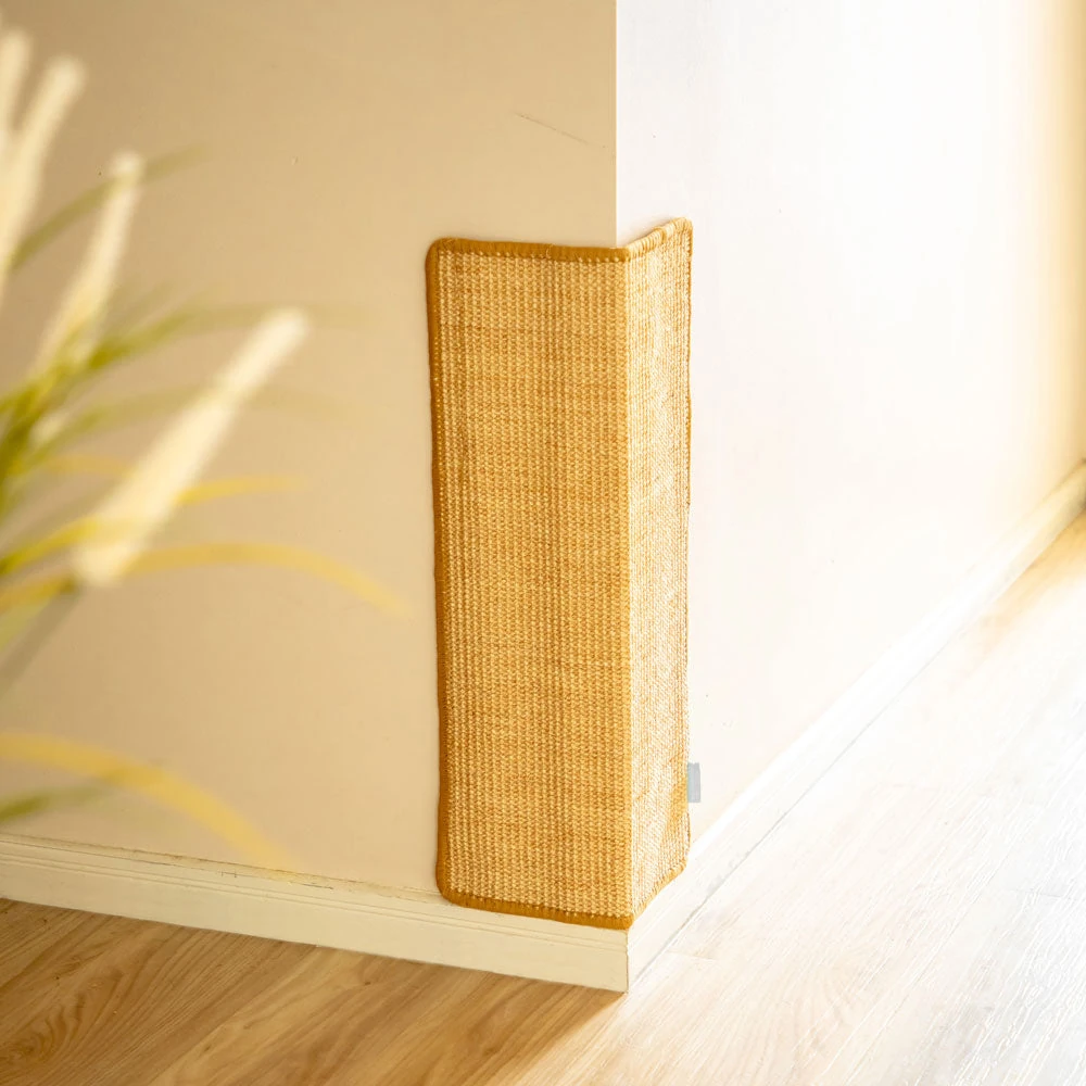 042A1874_2000x Sisal Corner Wall Scratcher