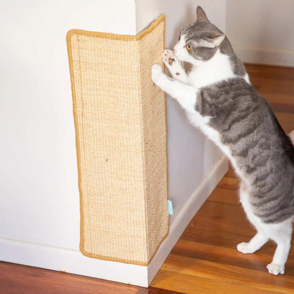 042A5883_2000x Sisal Corner Wall Scratcher